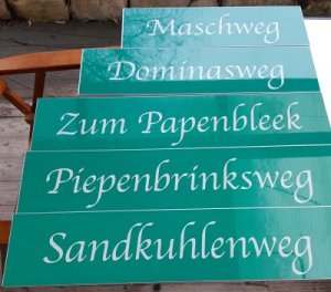 Die Schilder sind da